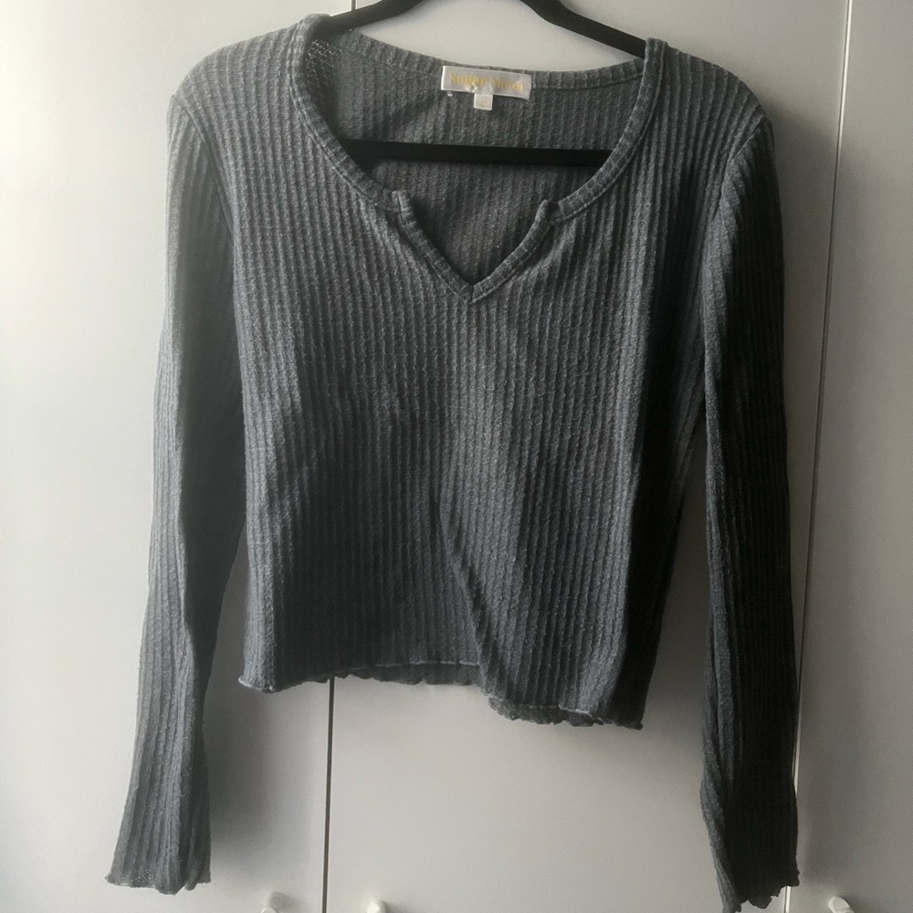 Long sleeve crop top v neck